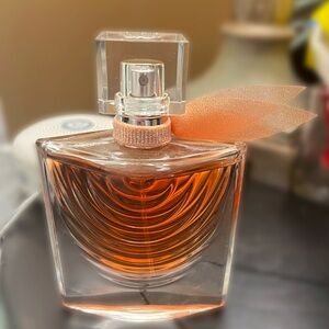 Lancome La vie est belle iris absolu eau de parfum.